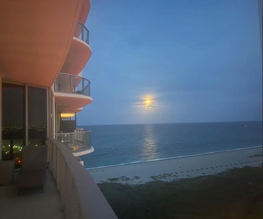 3100 N Ocean #H-1508 & H-1509 Singer Island, FL 33404