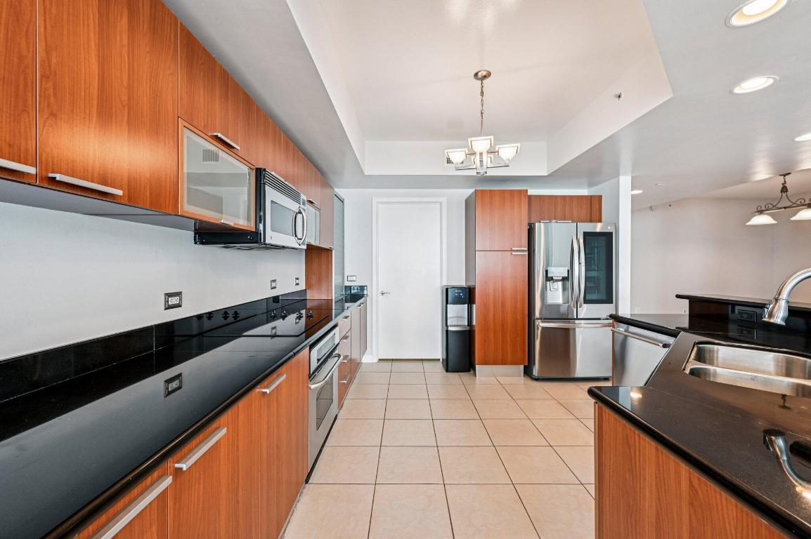 2650 Lake Shr #1006 Riviera Beach, FL 33404