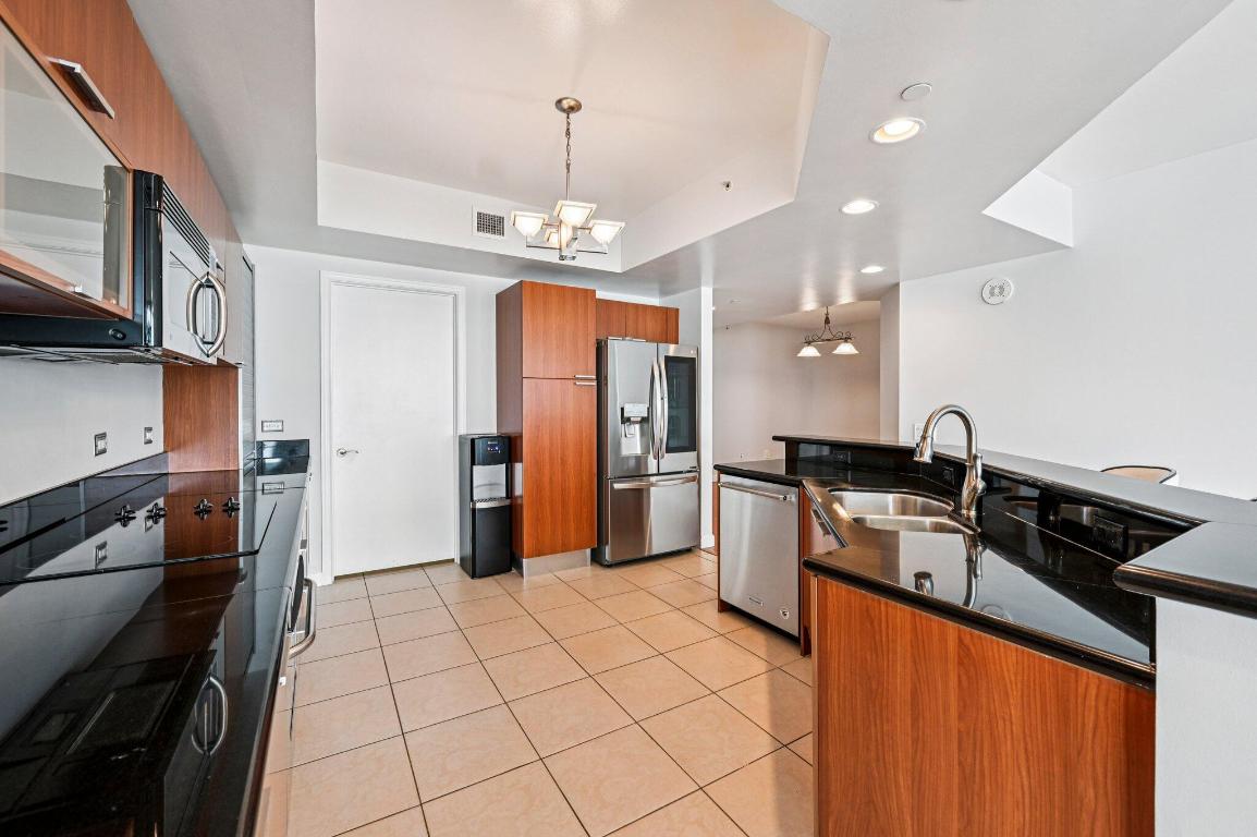 2650 Lake Shr #1006 Riviera Beach, FL 33404