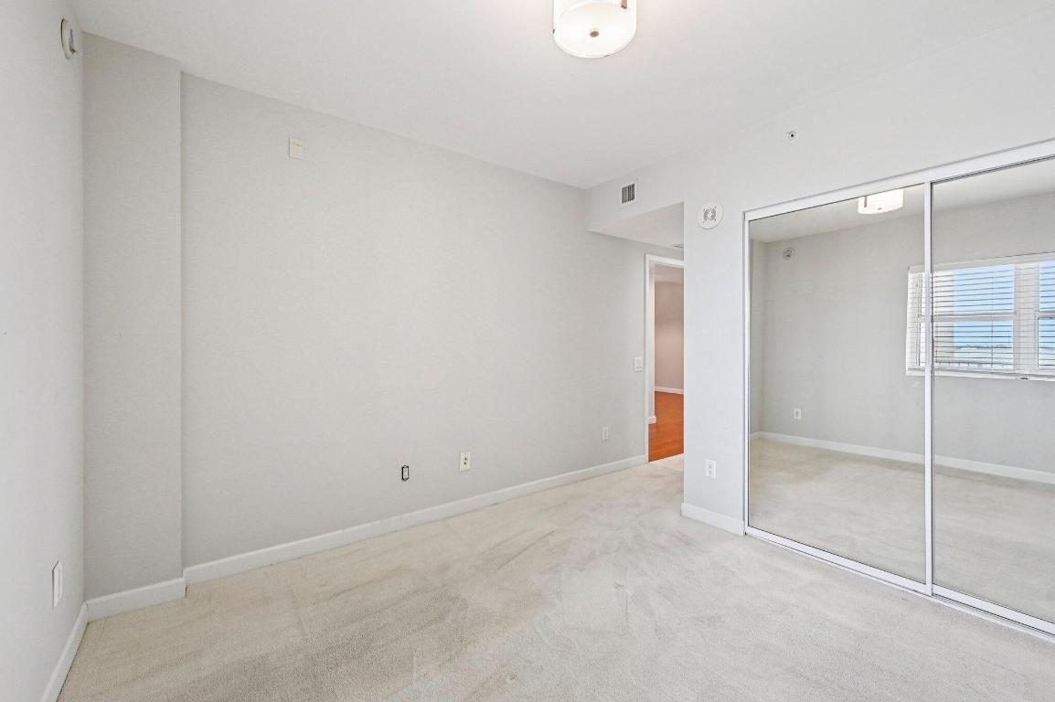 2650 Lake Shr #1006 Riviera Beach, FL 33404