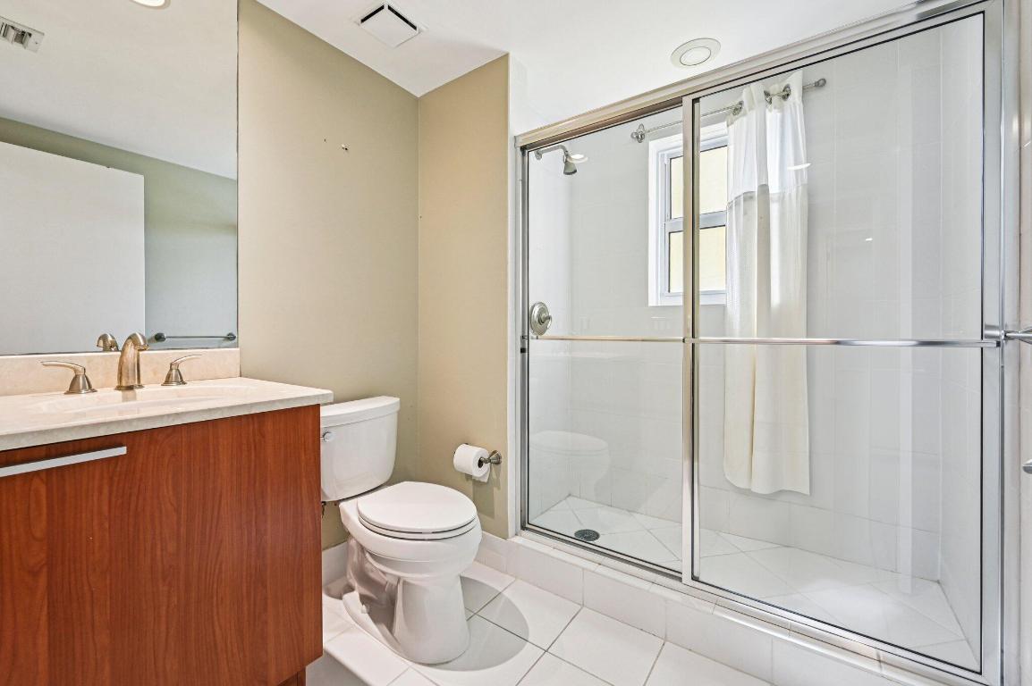 2650 Lake Shr #1006 Riviera Beach, FL 33404