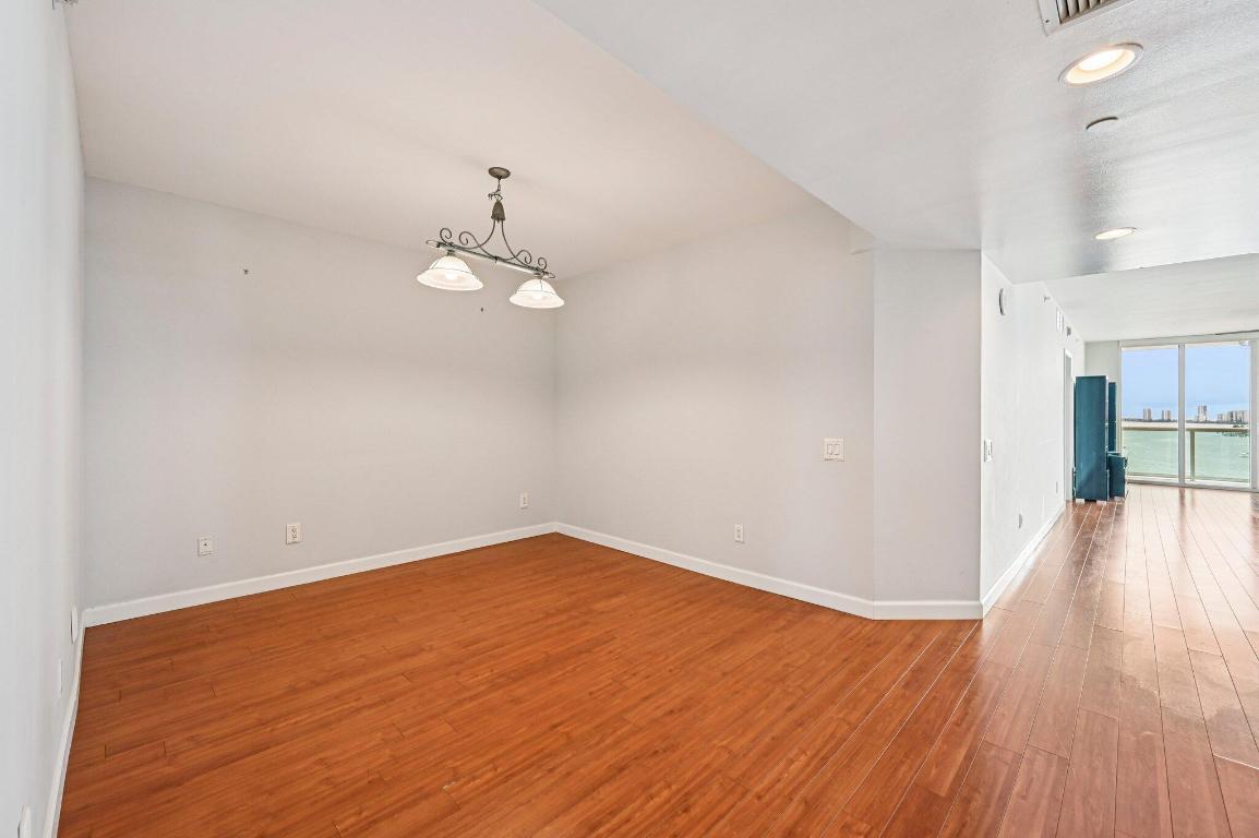 2650 Lake Shr #1006 Riviera Beach, FL 33404