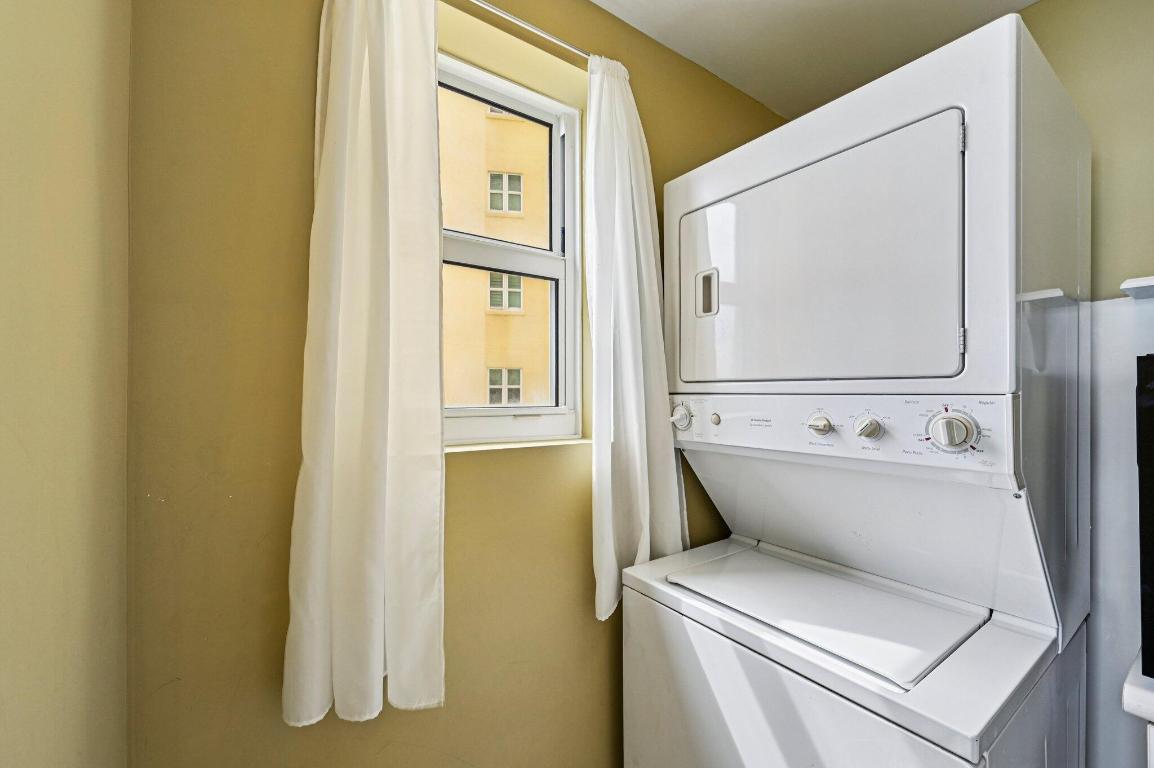 2650 Lake Shr #1006 Riviera Beach, FL 33404