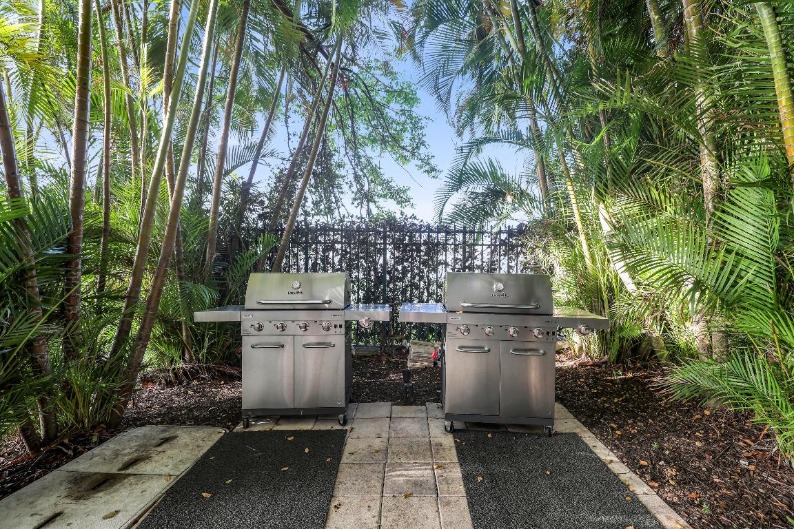 2650 Lake Shr #1006 Riviera Beach, FL 33404