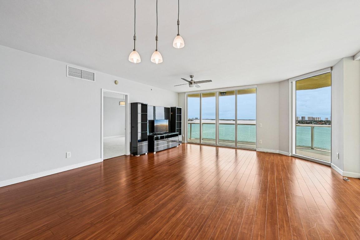 2650 Lake Shr #1006 Riviera Beach, FL 33404