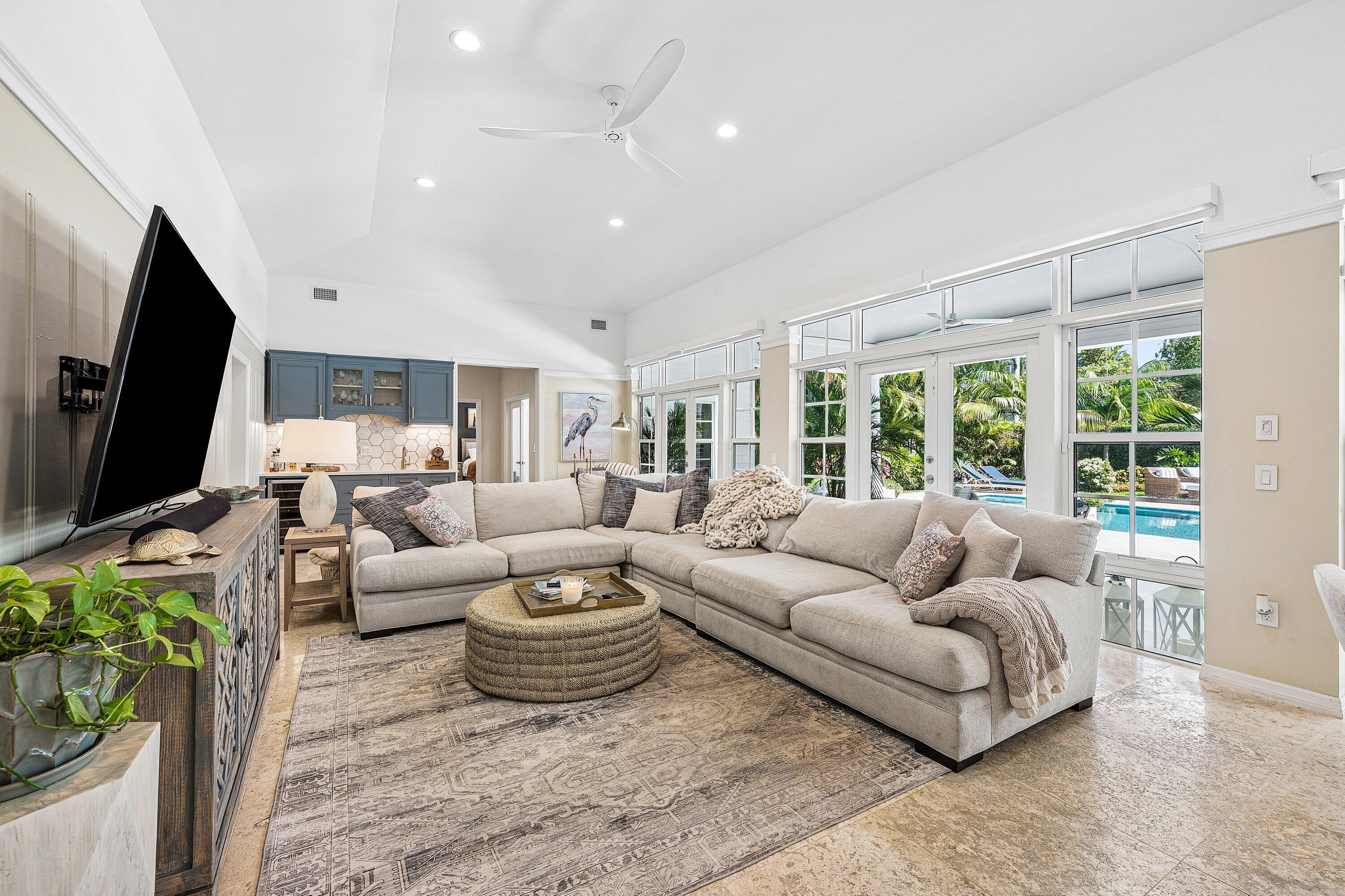 1101 Thomas Delray Beach, FL 33483