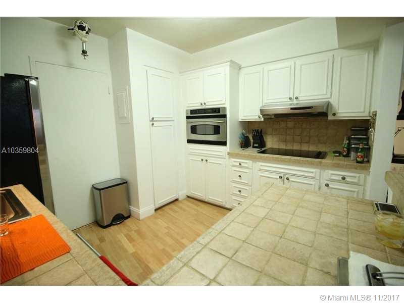 image King Cole Condominium10