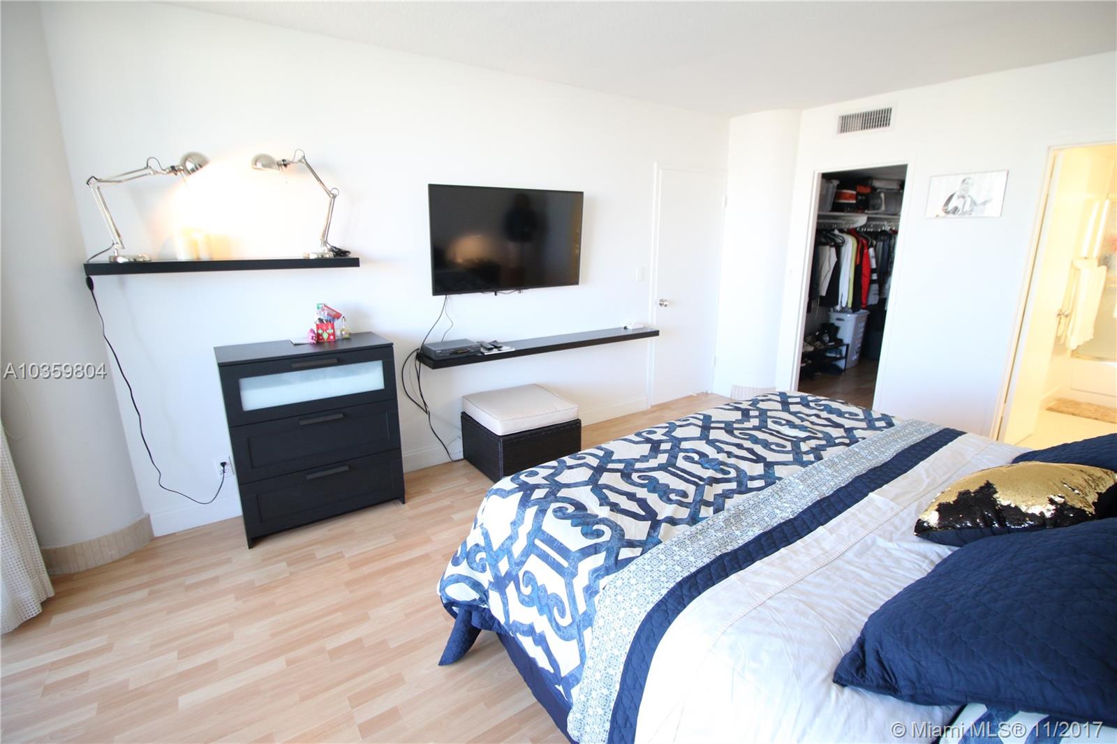 image King Cole Condominium13