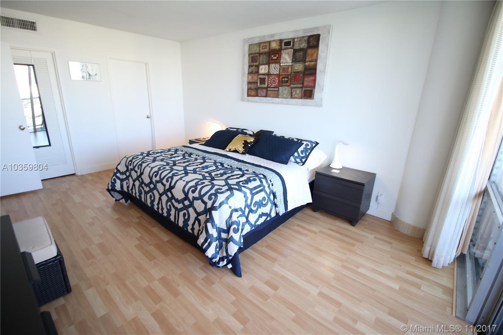 image King Cole Condominium15