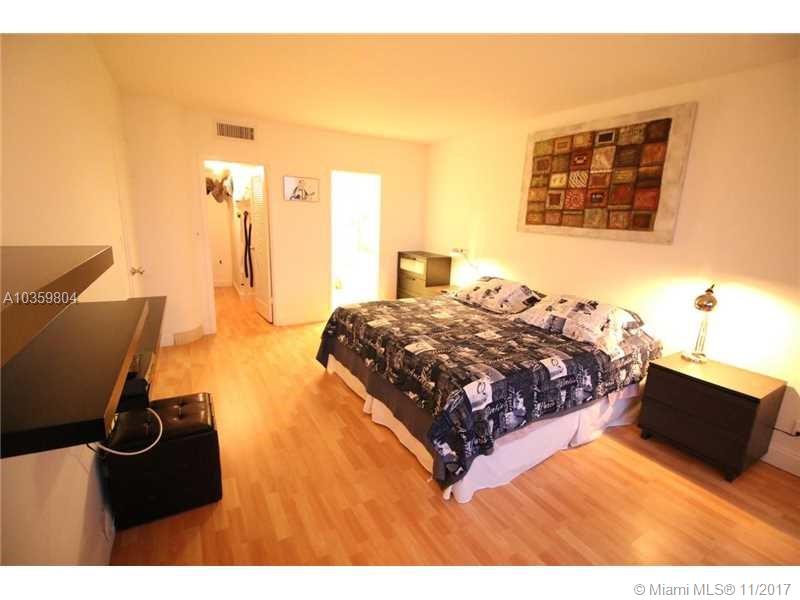 image King Cole Condominium17