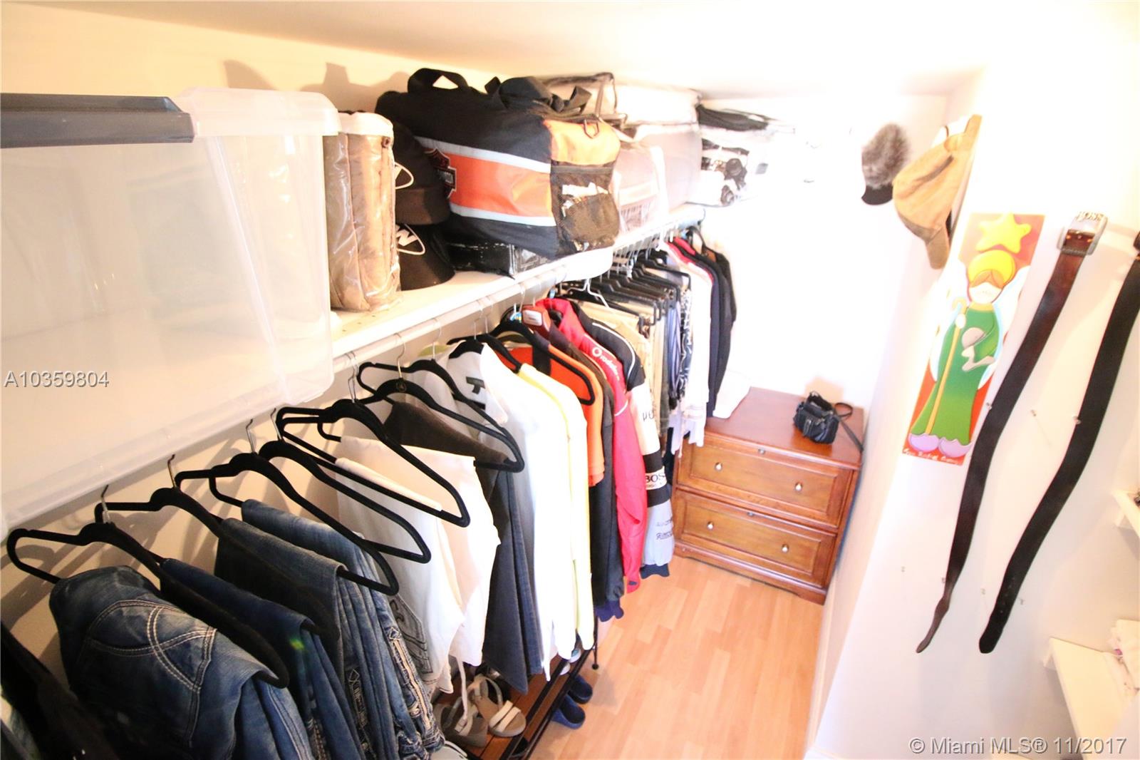 image King Cole Condominium18