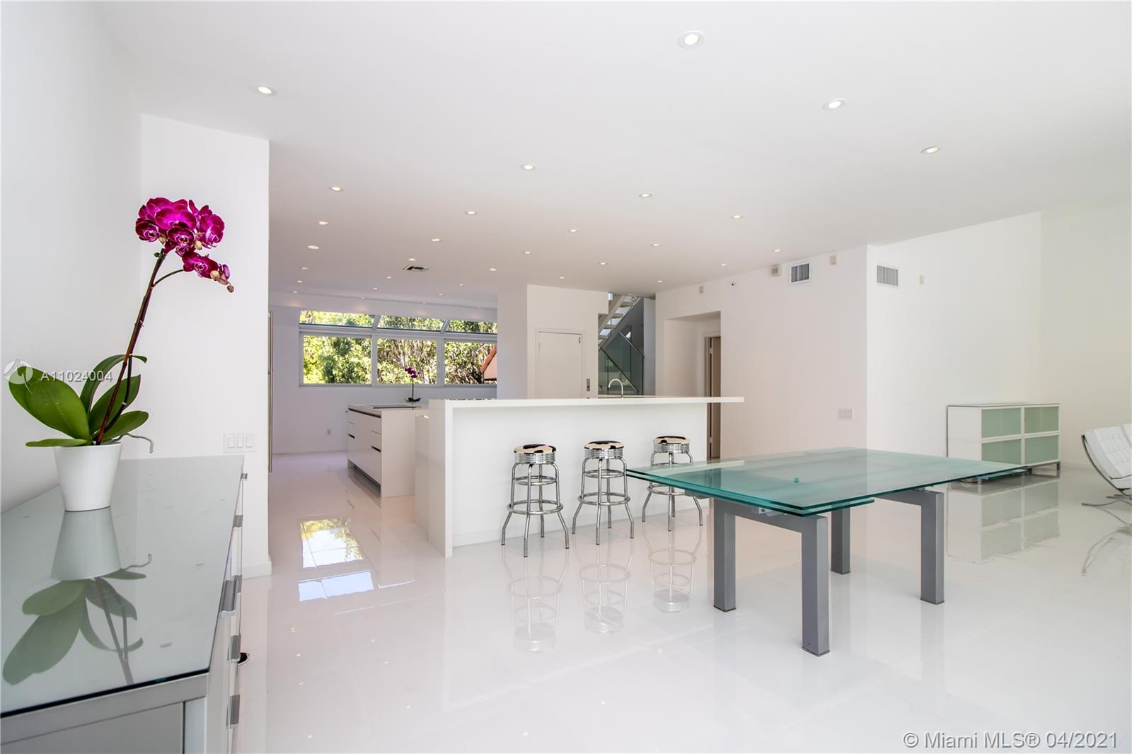 2000 S Bayshore Dr #5 Miami, FL 33133