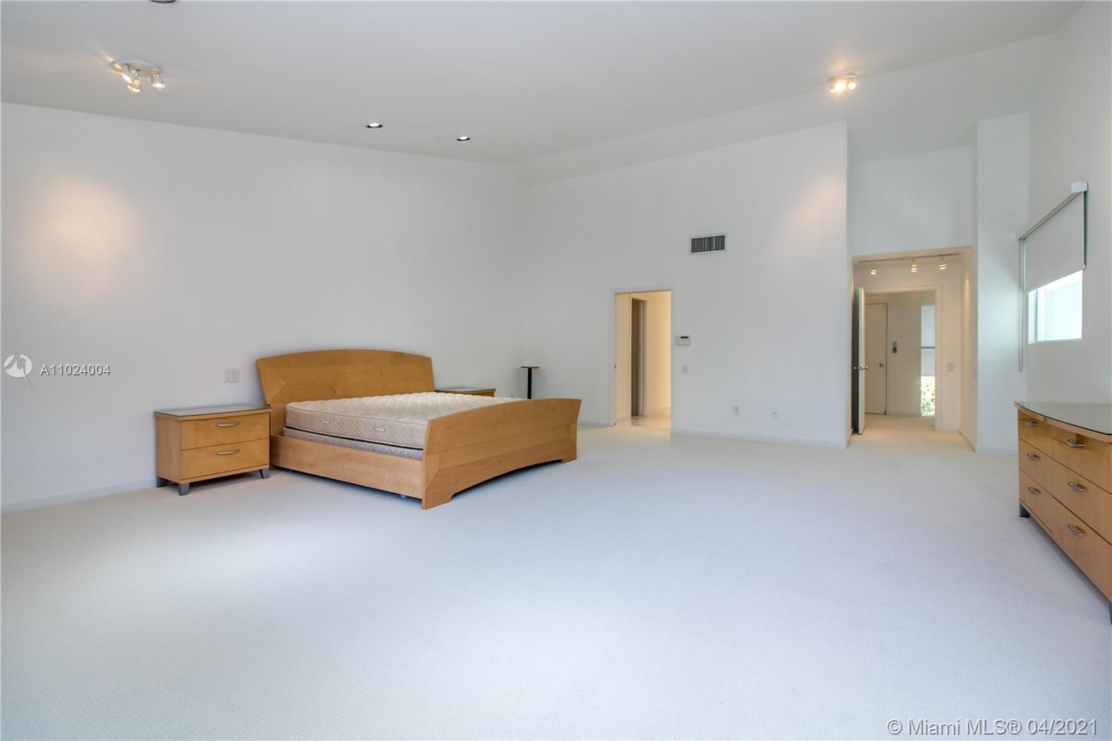 2000 S Bayshore Dr #5 Miami, FL 33133