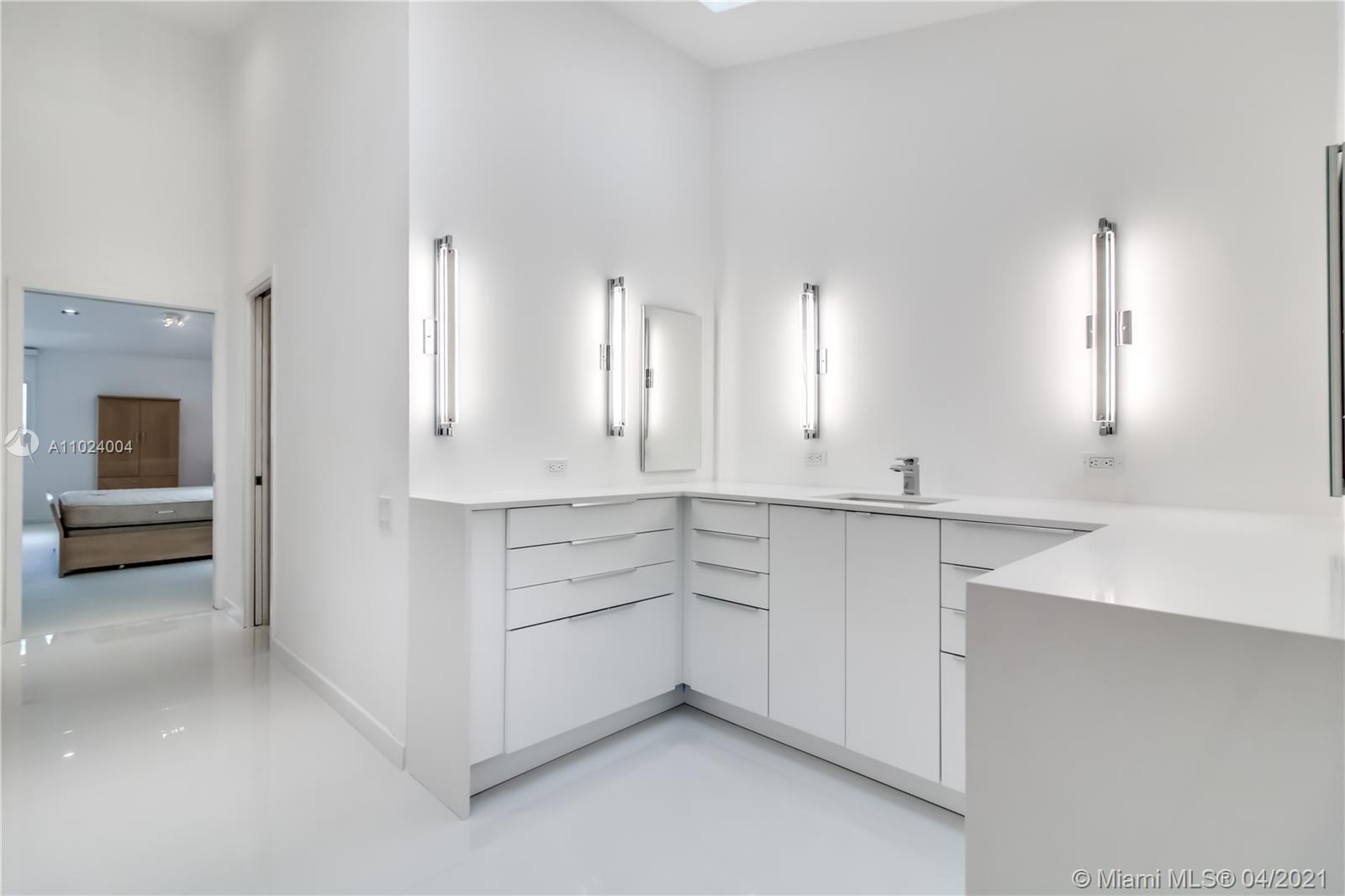 2000 S Bayshore Dr #5 Miami, FL 33133