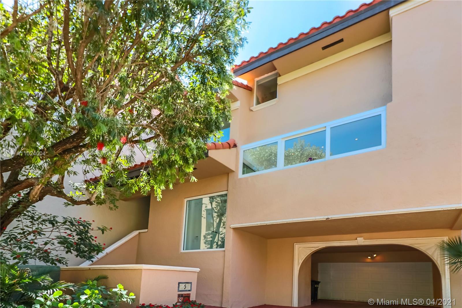 2000 S Bayshore Dr #5 Miami, FL 33133