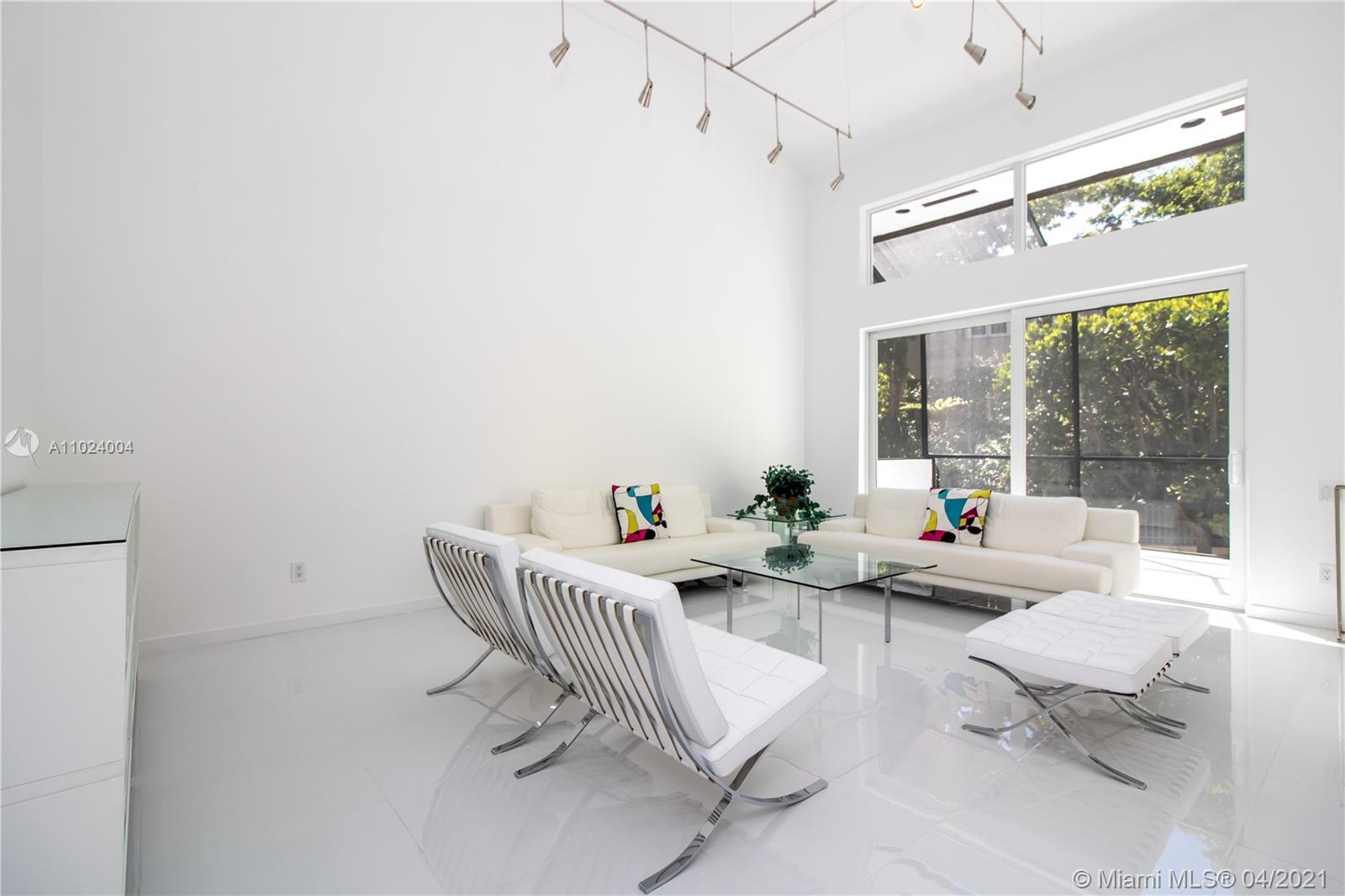 2000 S Bayshore Dr #5 Miami, FL 33133