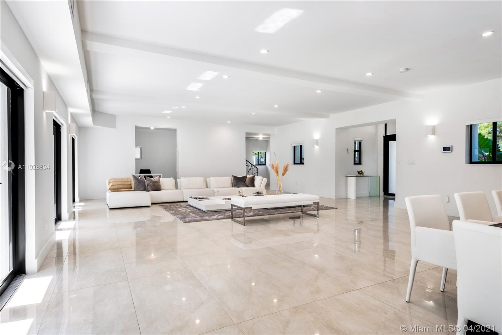 3125 Pine Tree Dr Miami Beach, FL 33140