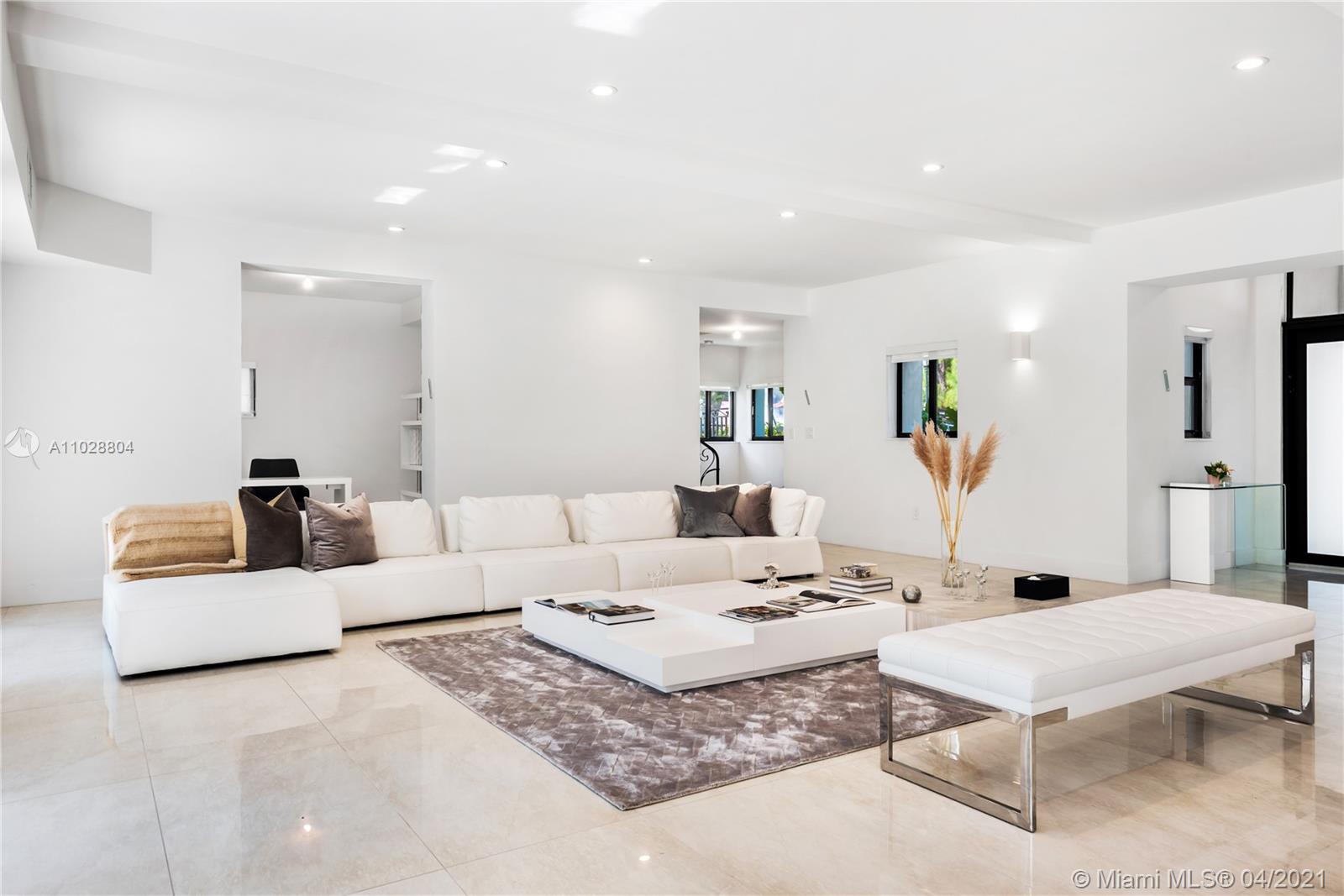 3125 Pine Tree Dr Miami Beach, FL 33140