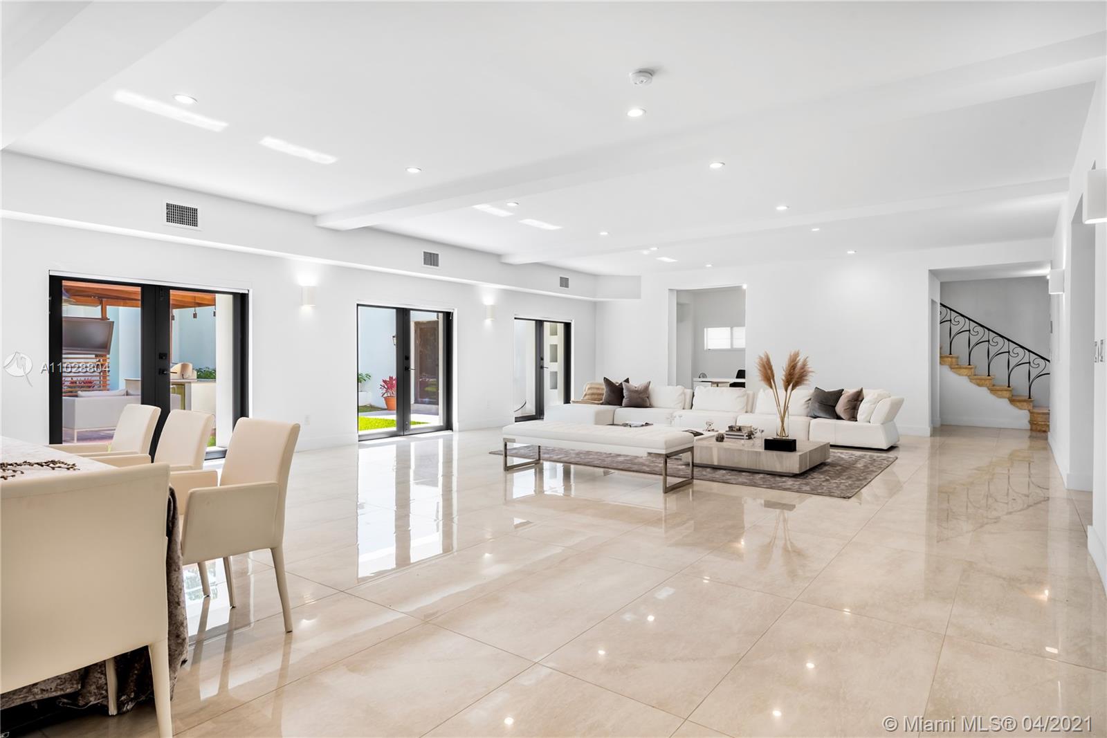 3125 Pine Tree Dr Miami Beach, FL 33140