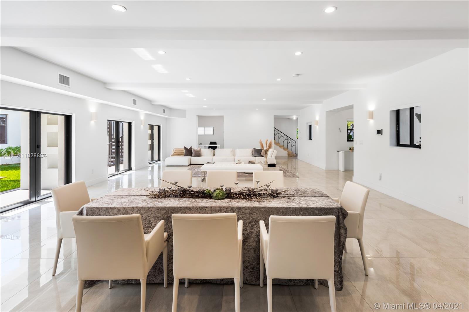 3125 Pine Tree Dr Miami Beach, FL 33140