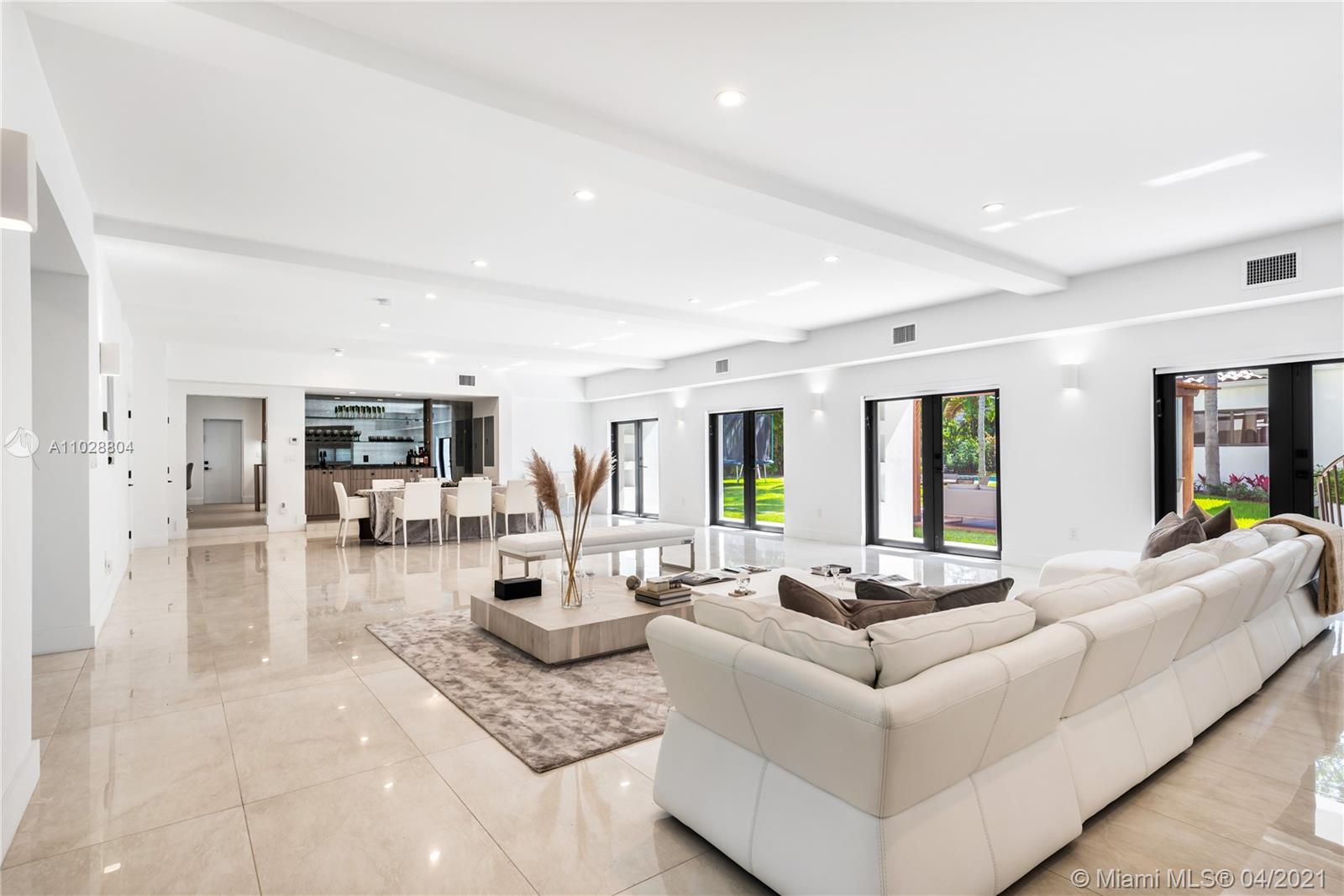 3125 Pine Tree Dr Miami Beach, FL 33140