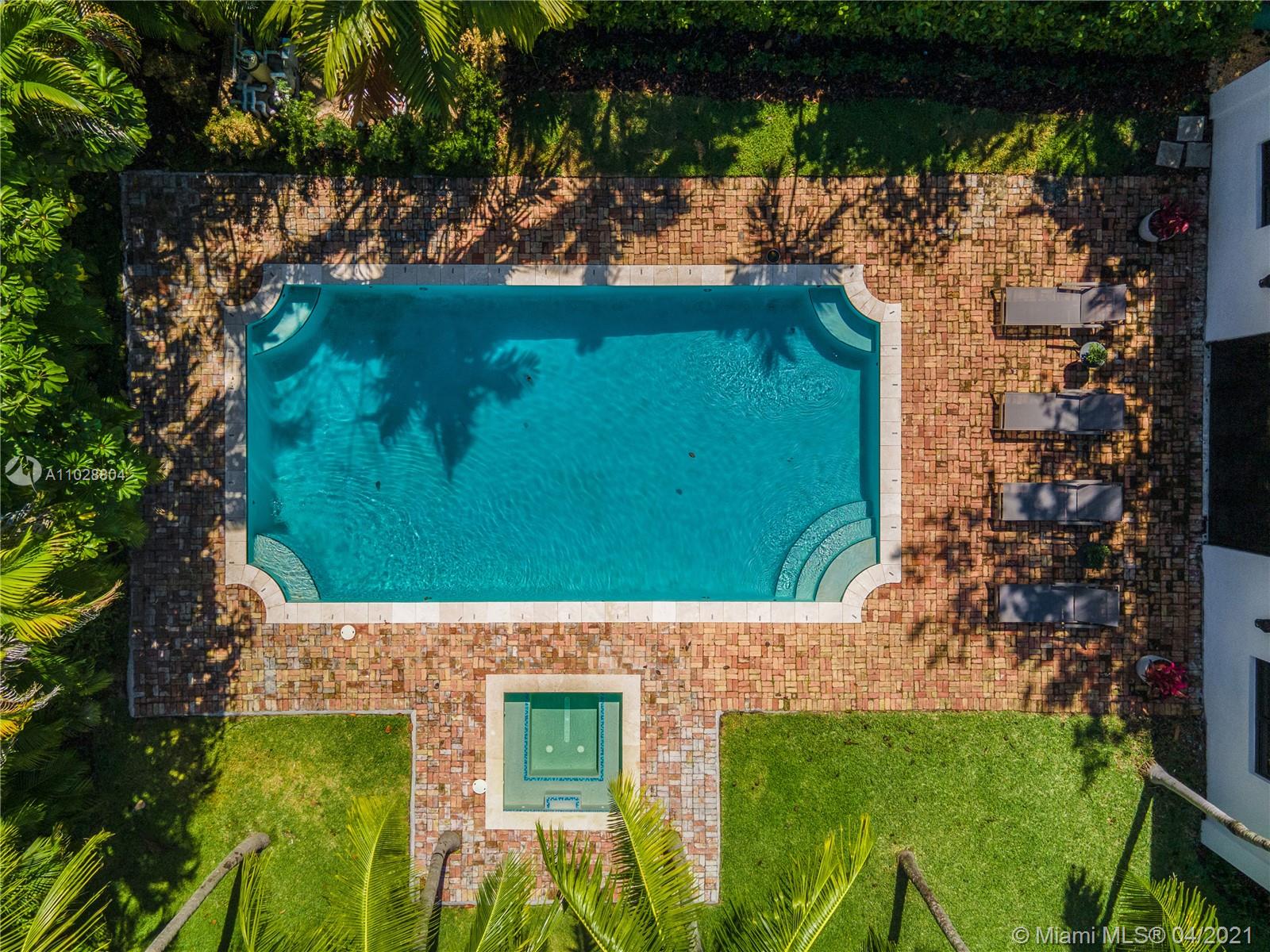 3125 Pine Tree Dr Miami Beach, FL 33140