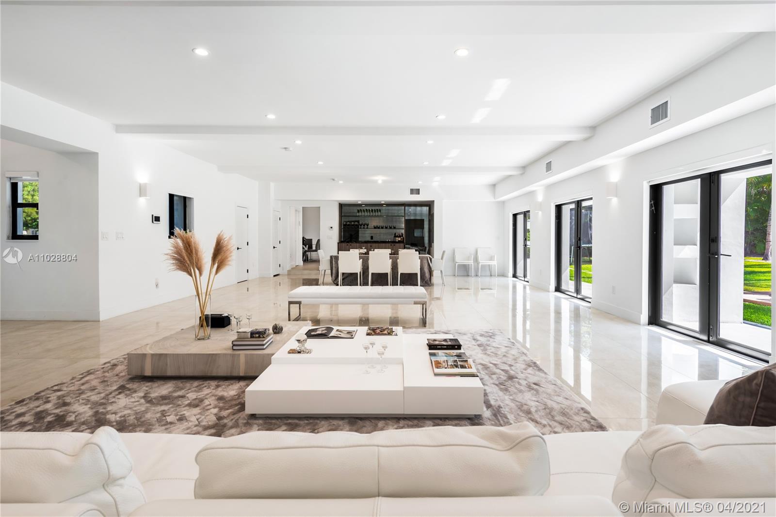 3125 Pine Tree Dr Miami Beach, FL 33140