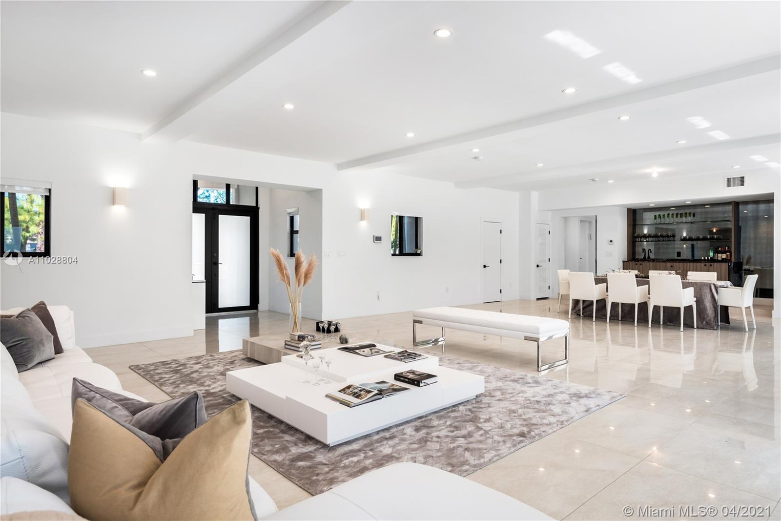 3125 Pine Tree Dr Miami Beach, FL 33140