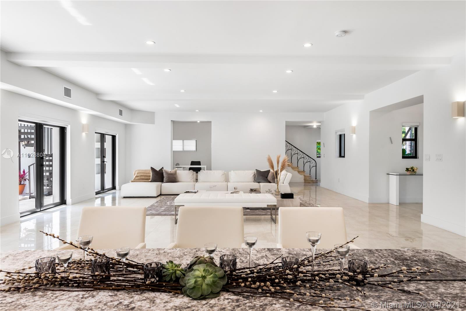 3125 Pine Tree Dr Miami Beach, FL 33140