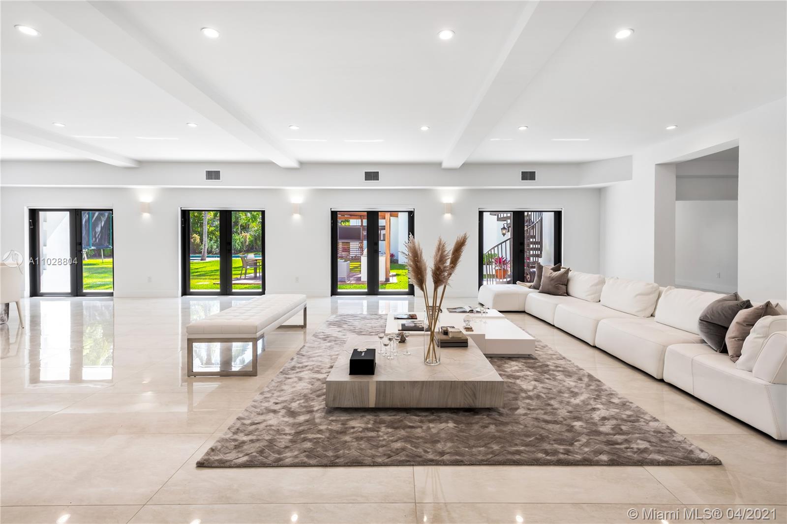 3125 Pine Tree Dr Miami Beach, FL 33140