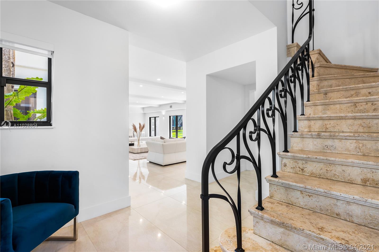 3125 Pine Tree Dr Miami Beach, FL 33140