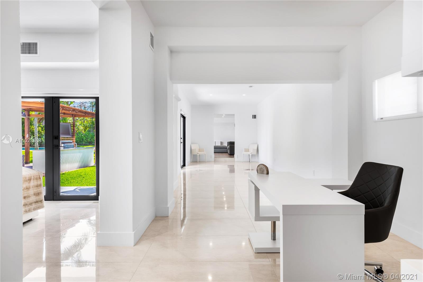 3125 Pine Tree Dr Miami Beach, FL 33140