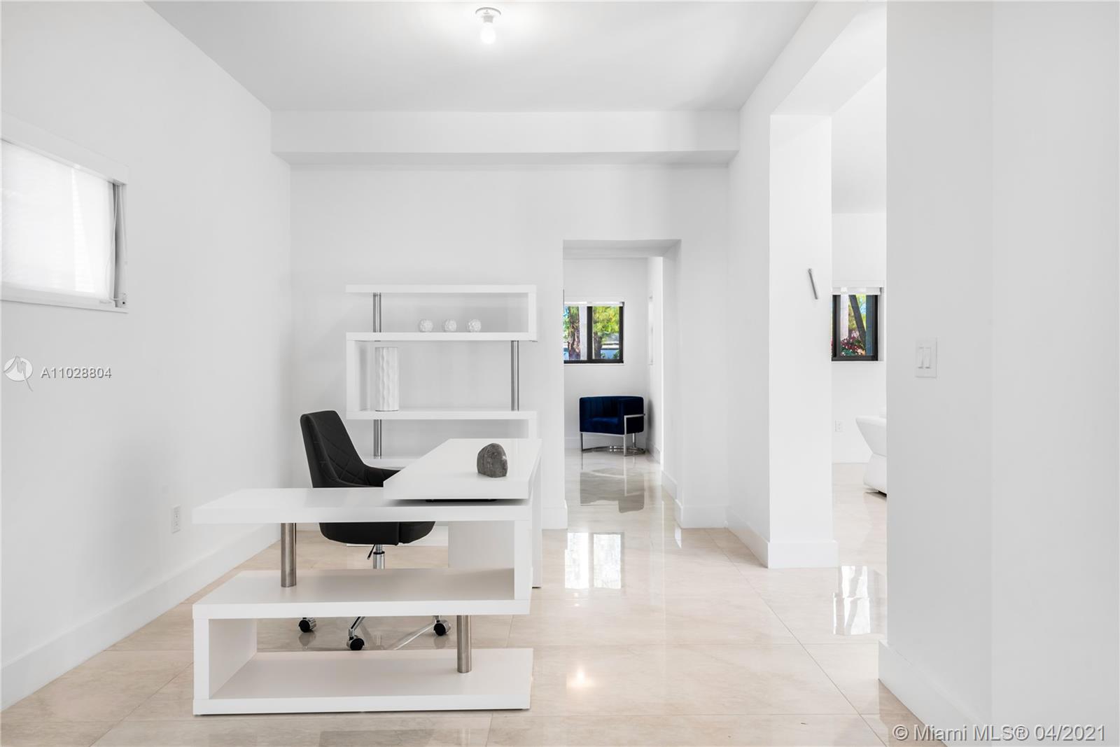 3125 Pine Tree Dr Miami Beach, FL 33140