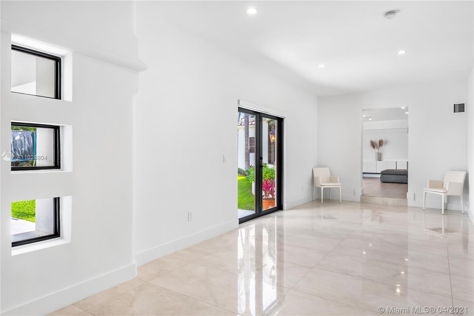 3125 Pine Tree Dr Miami Beach, FL 33140