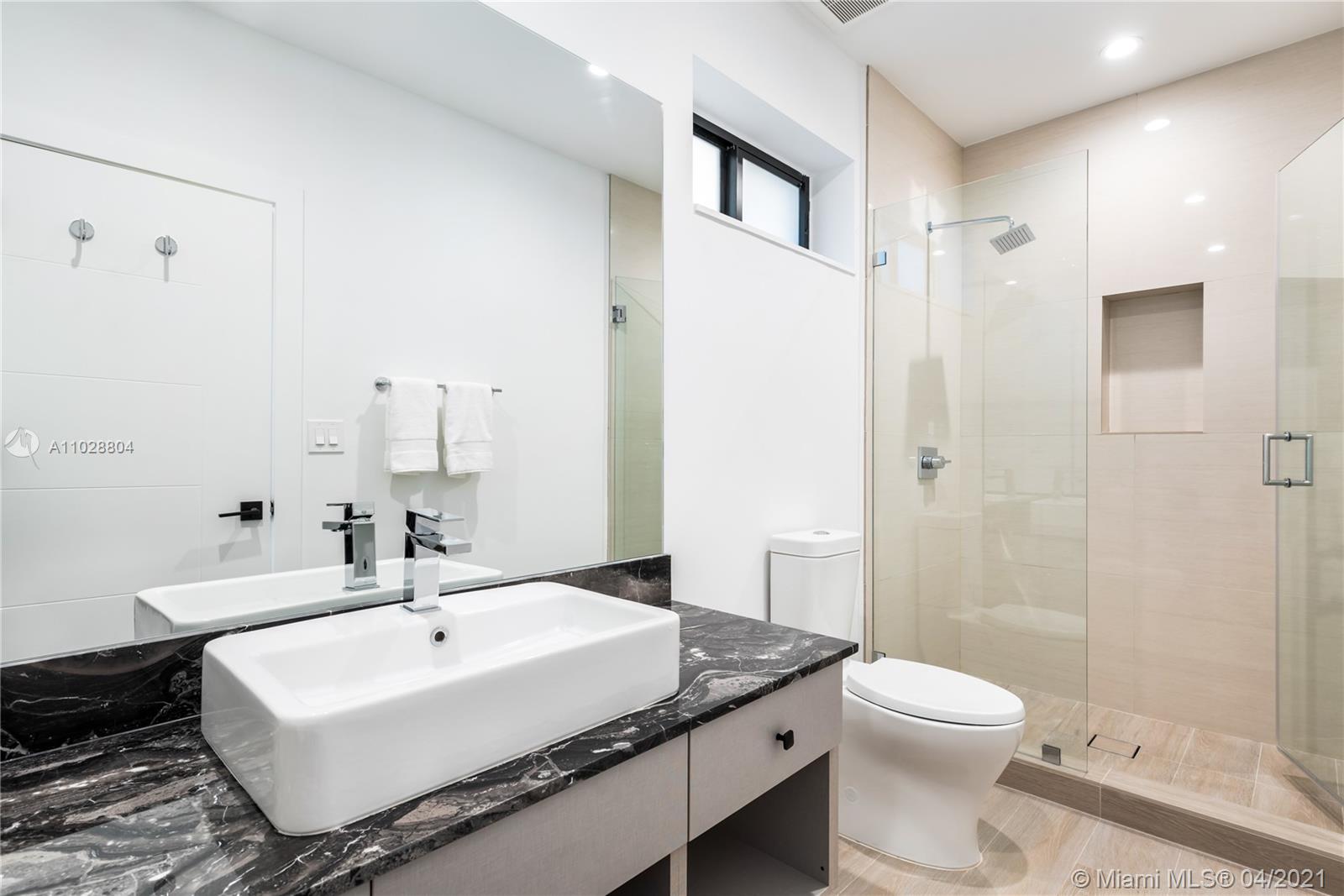 3125 Pine Tree Dr Miami Beach, FL 33140