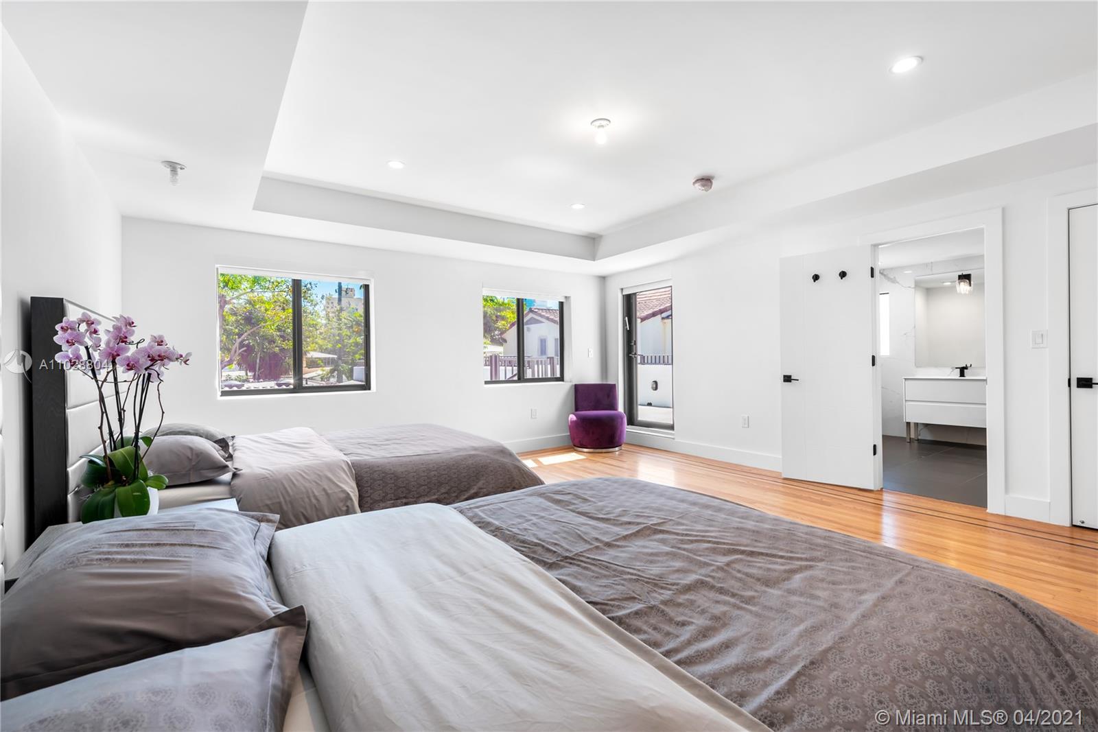 3125 Pine Tree Dr Miami Beach, FL 33140