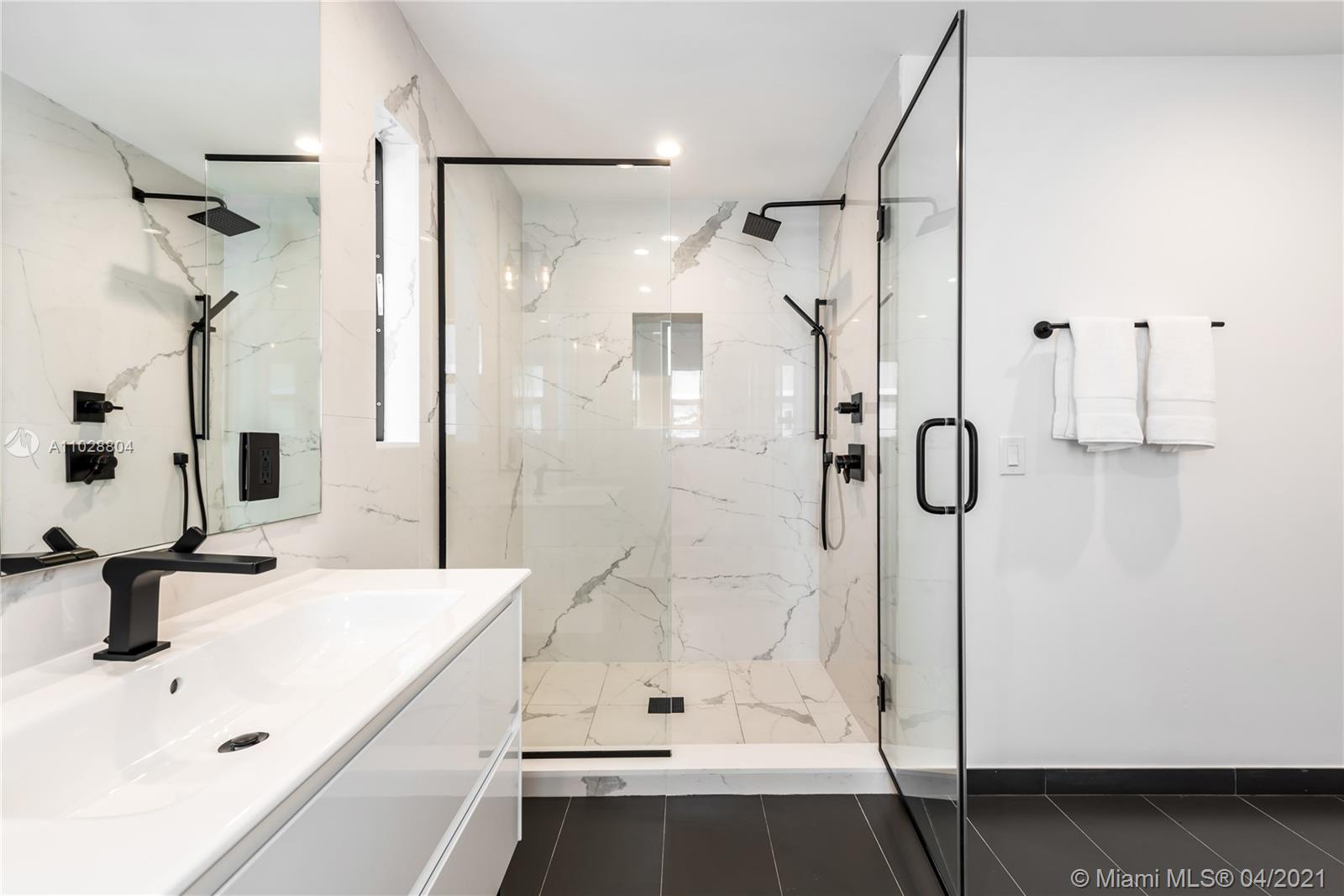 3125 Pine Tree Dr Miami Beach, FL 33140