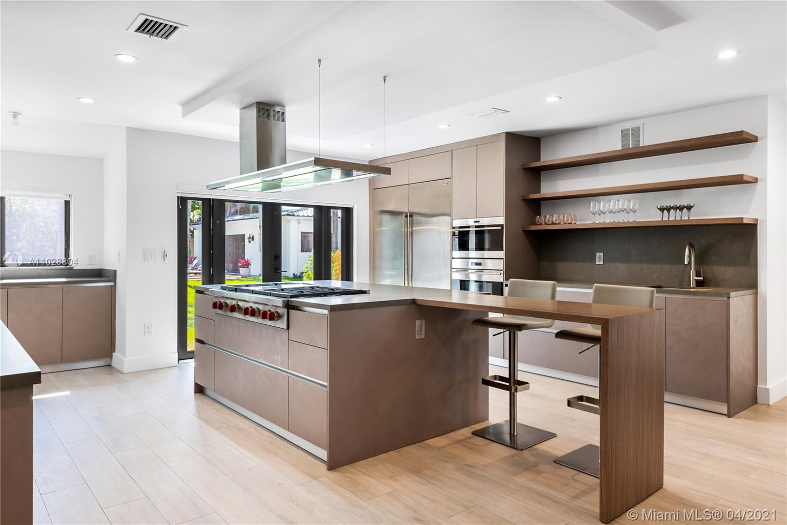 3125 Pine Tree Dr Miami Beach, FL 33140