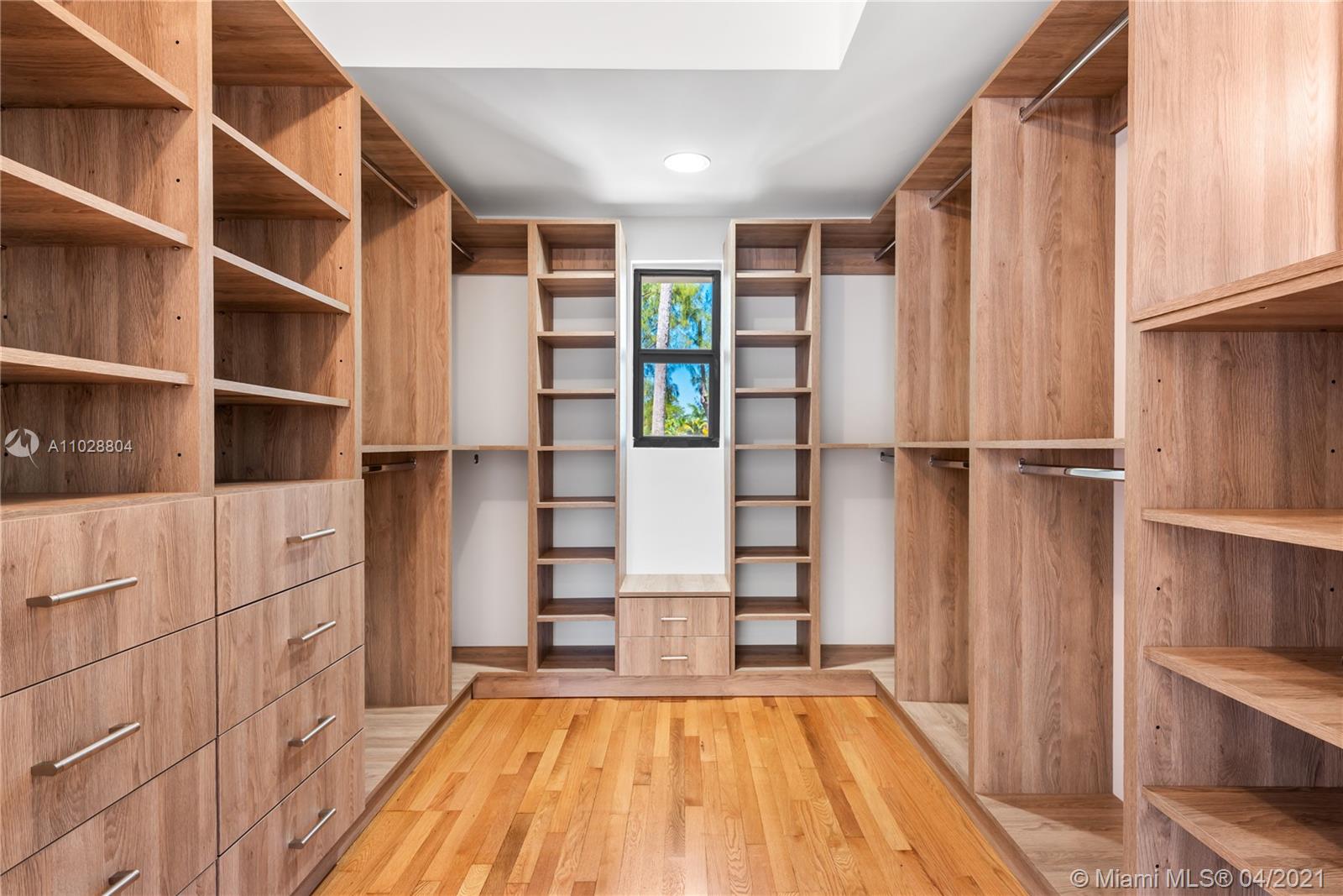 3125 Pine Tree Dr Miami Beach, FL 33140