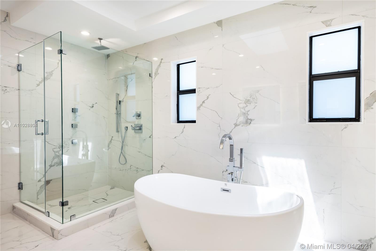 3125 Pine Tree Dr Miami Beach, FL 33140