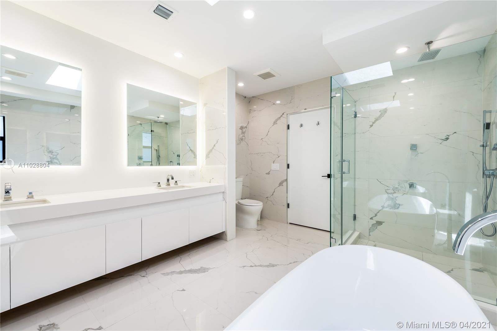 3125 Pine Tree Dr Miami Beach, FL 33140