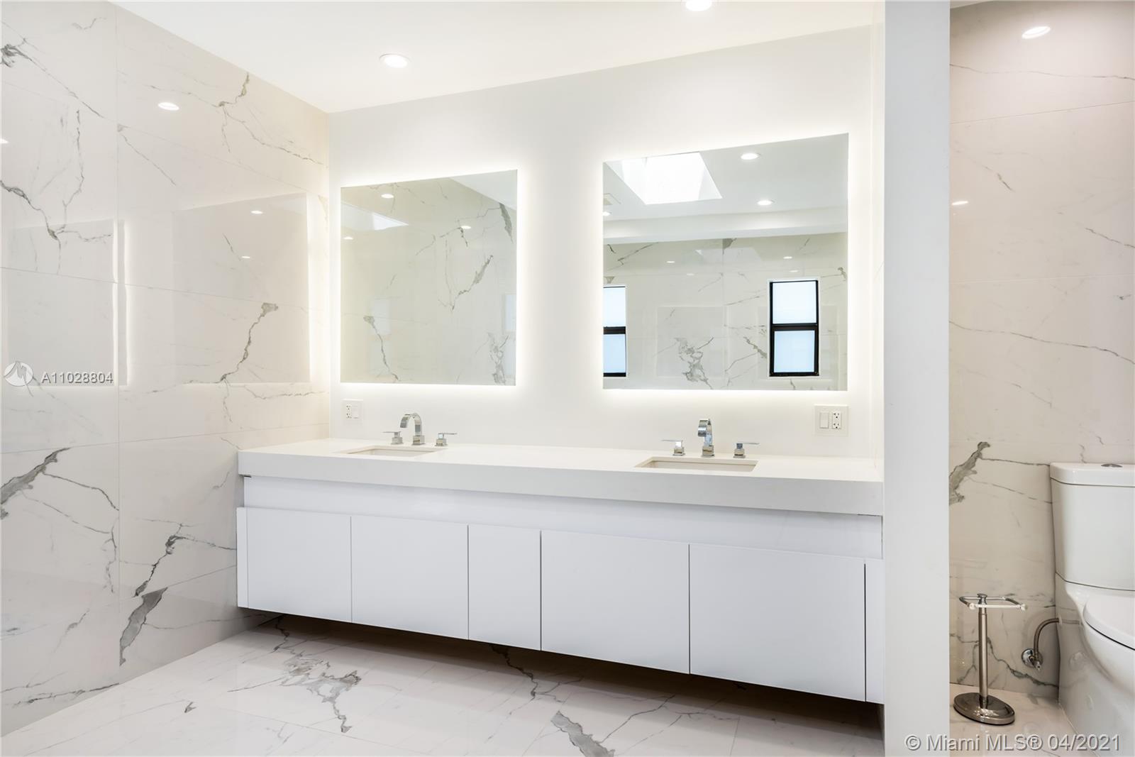 3125 Pine Tree Dr Miami Beach, FL 33140