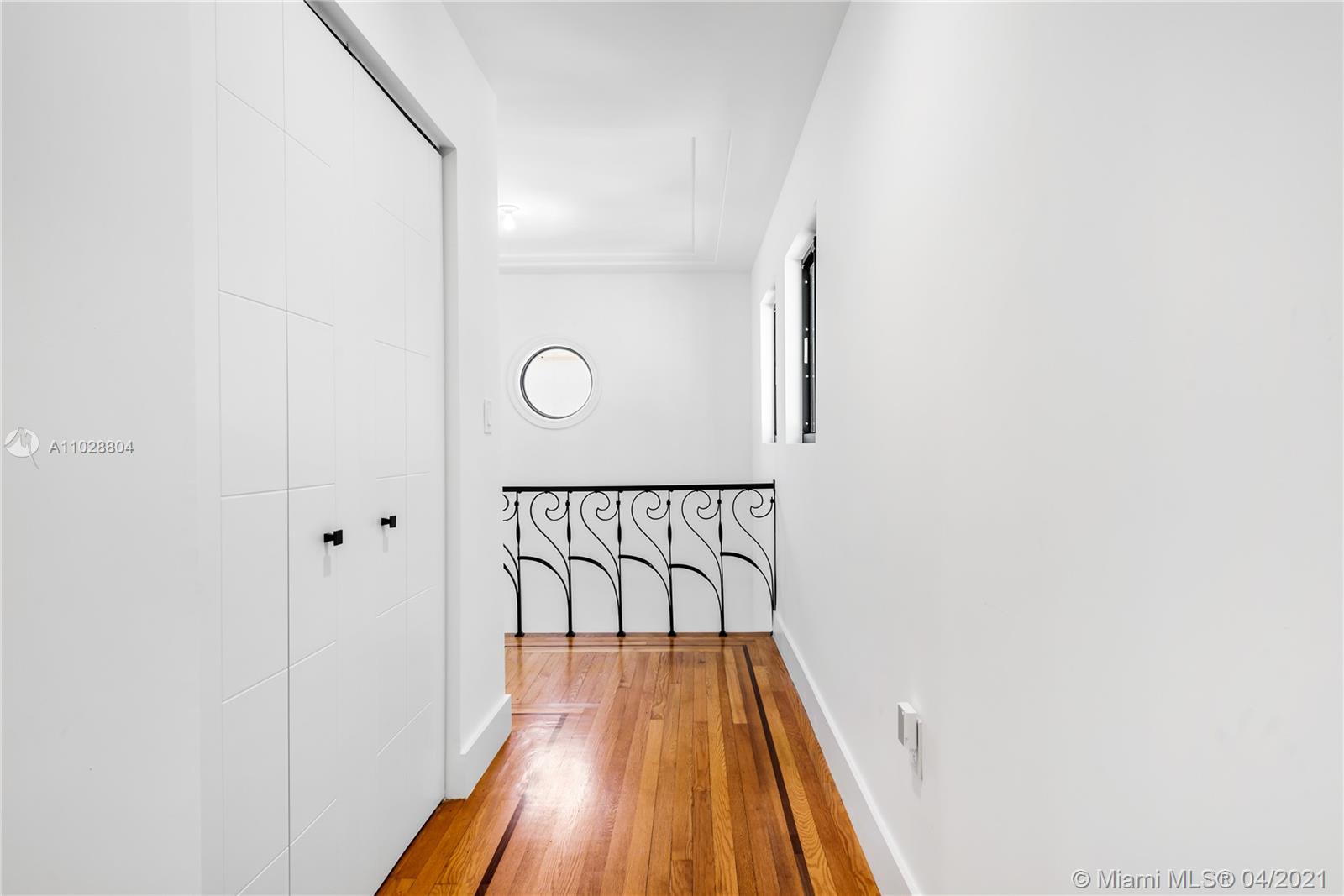 3125 Pine Tree Dr Miami Beach, FL 33140