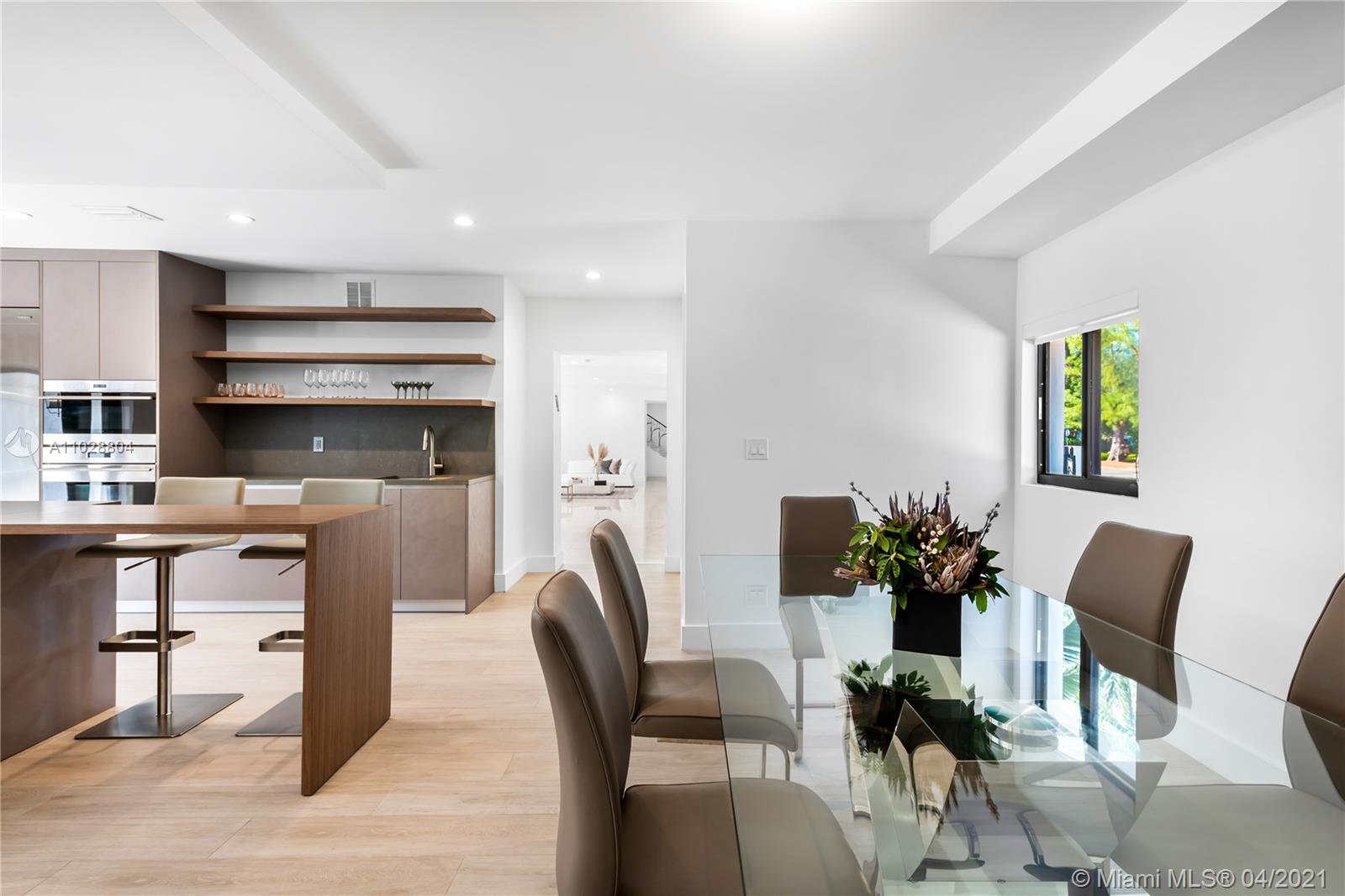 3125 Pine Tree Dr Miami Beach, FL 33140