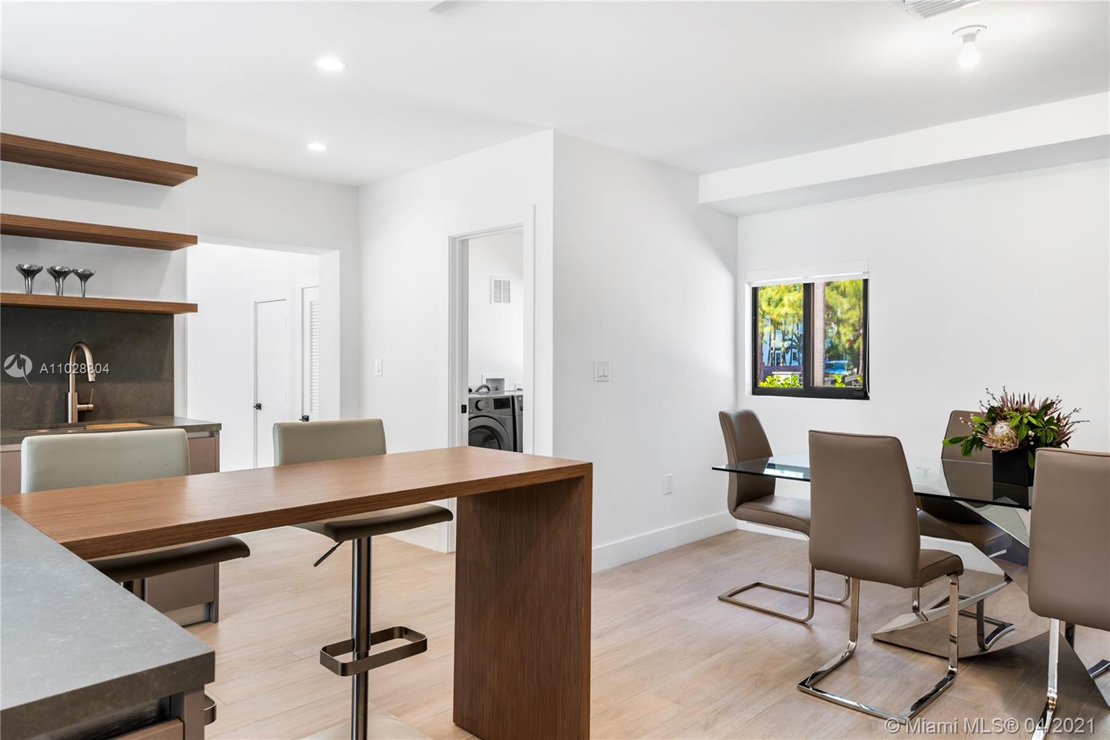 3125 Pine Tree Dr Miami Beach, FL 33140