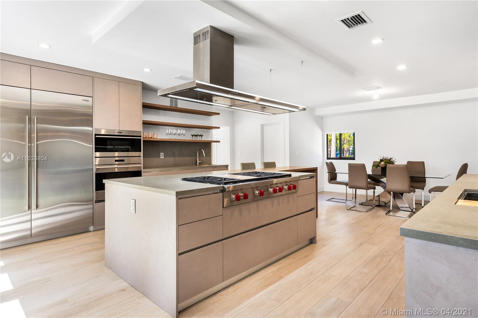 3125 Pine Tree Dr Miami Beach, FL 33140