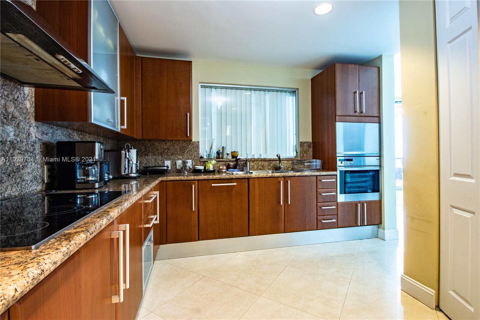 5959 Collins Ave #1008 Miami Beach, FL 33140