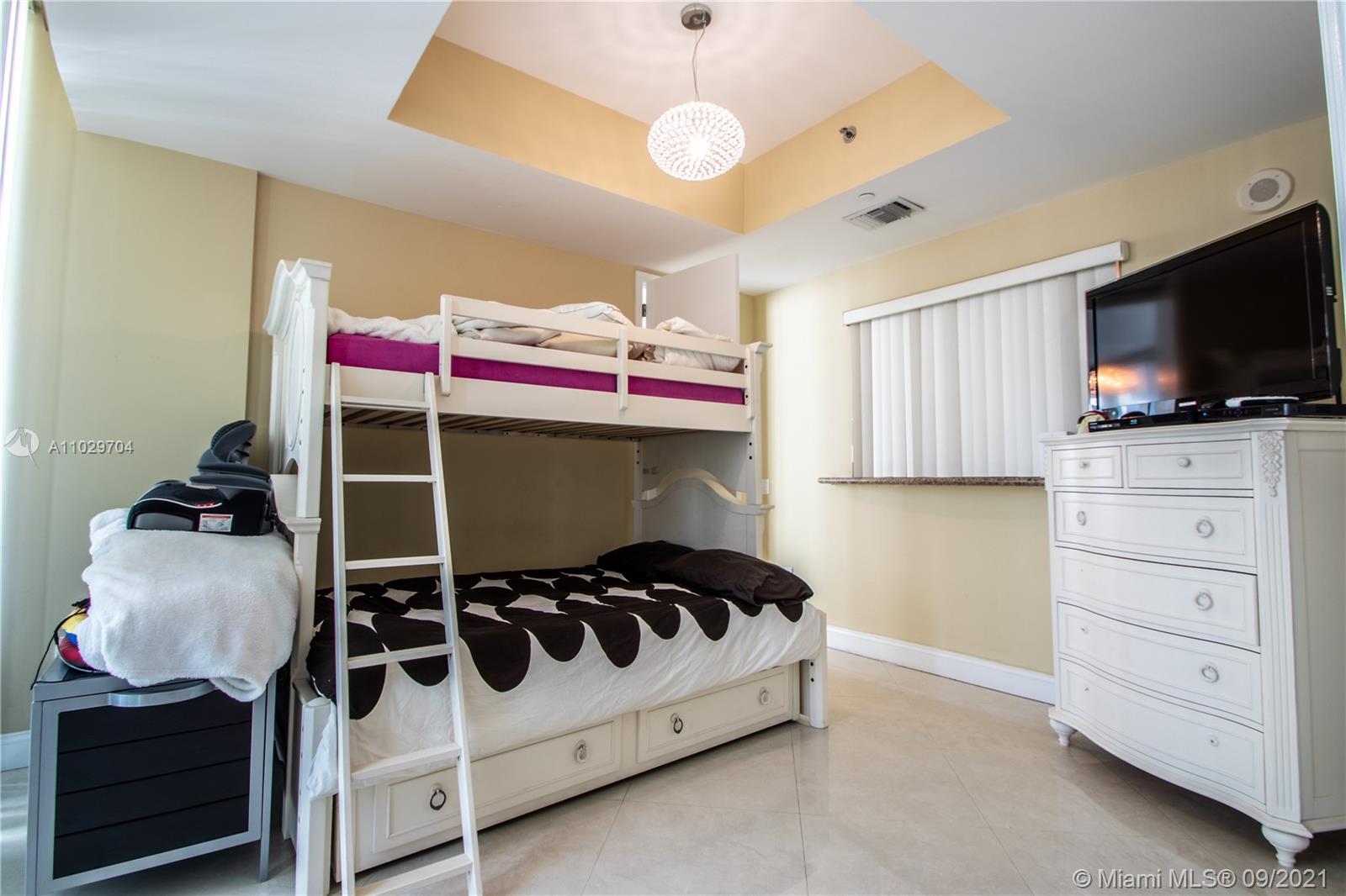 5959 Collins Ave #1008 Miami Beach, FL 33140