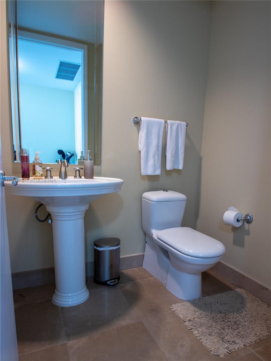 5959 Collins Ave #1008 Miami Beach, FL 33140