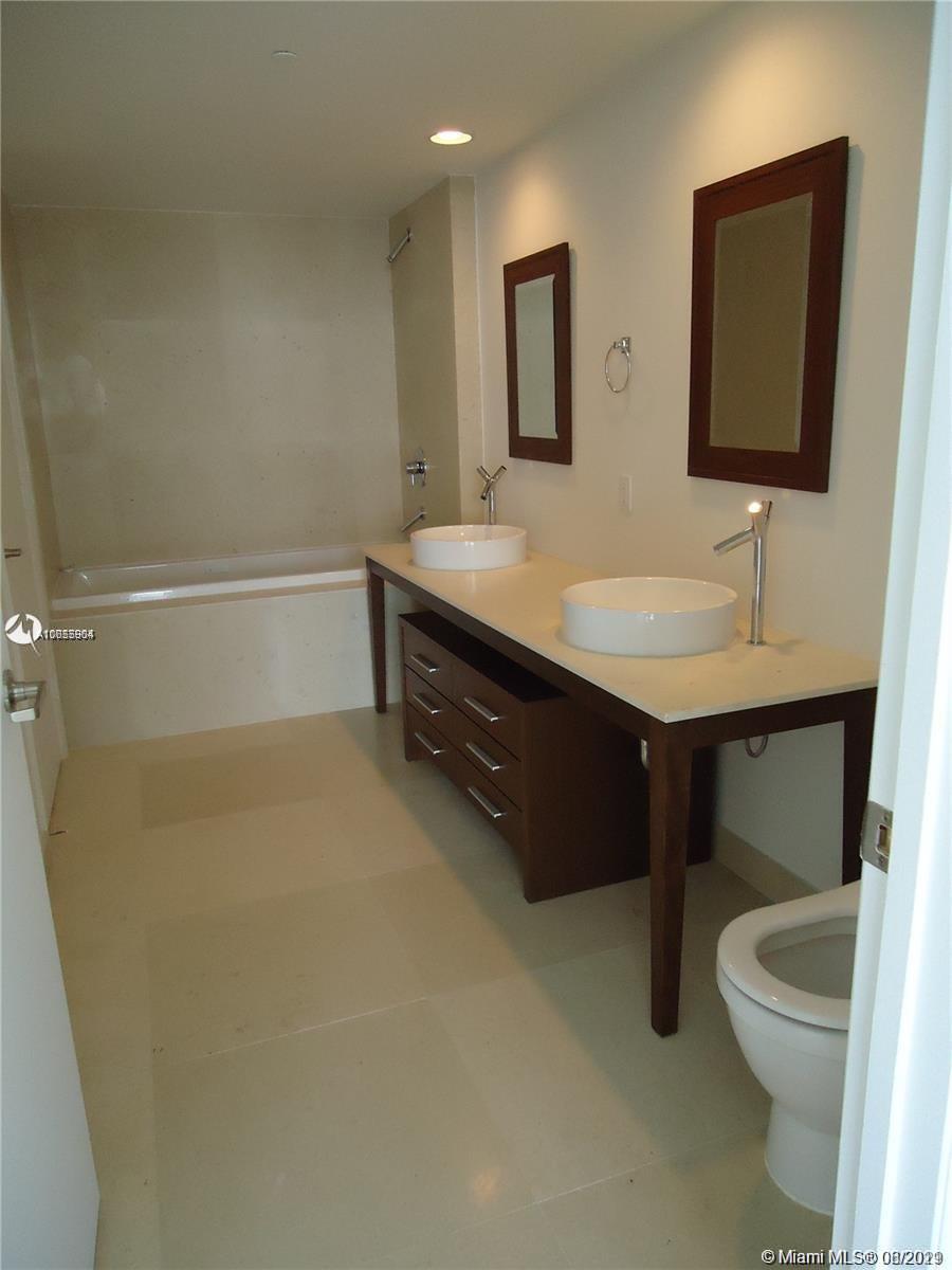 image ICON BRICKELL NO TWO8